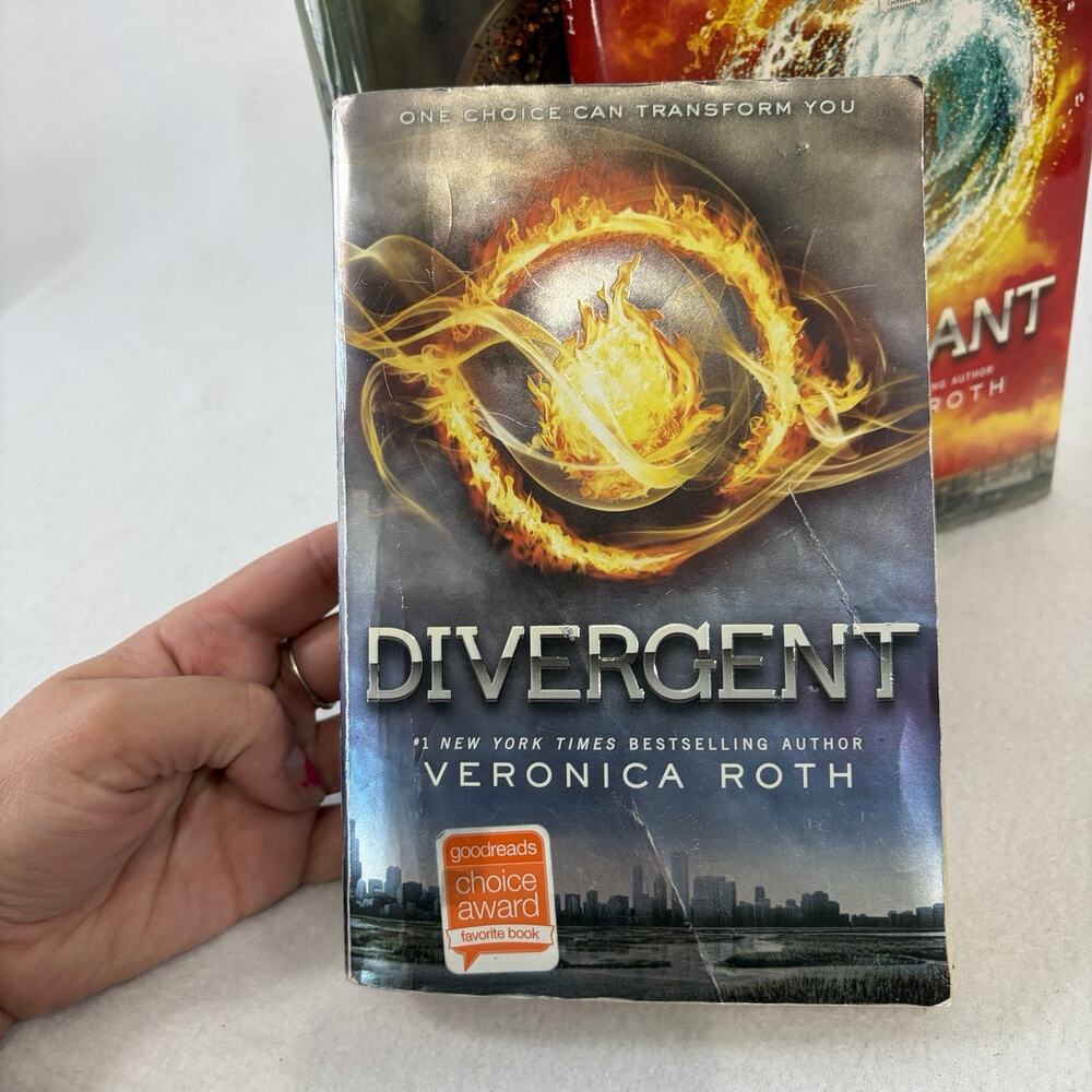 Divergent Series Hardcover Set By Veronica Roth 3 Books 1 Jacket Missing - Picture 2 of 8